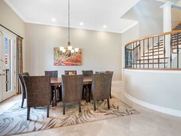 Luxury Waterfront Property in Longboat Key - Your Dream Home Awaits