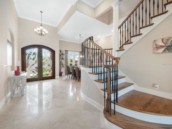 Luxury Waterfront Property in Longboat Key - Your Dream Home Awaits