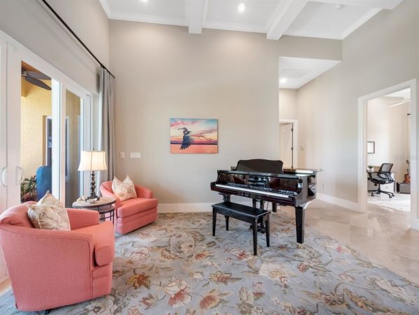 Luxury Waterfront Property in Longboat Key - Your Dream Home Awaits