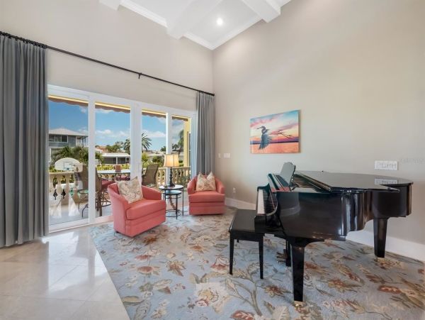 Luxury Waterfront Property in Longboat Key - Your Dream Home Awaits
