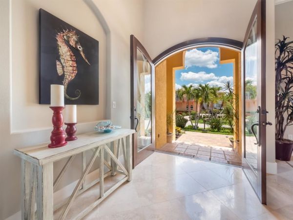 Luxury Waterfront Property in Longboat Key - Your Dream Home Awaits