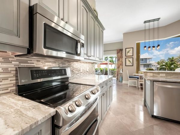 Luxury Waterfront Property in Longboat Key - Your Dream Home Awaits