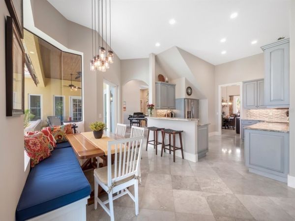 Luxury Waterfront Property in Longboat Key - Your Dream Home Awaits