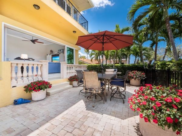 Luxury Waterfront Property in Longboat Key - Your Dream Home Awaits