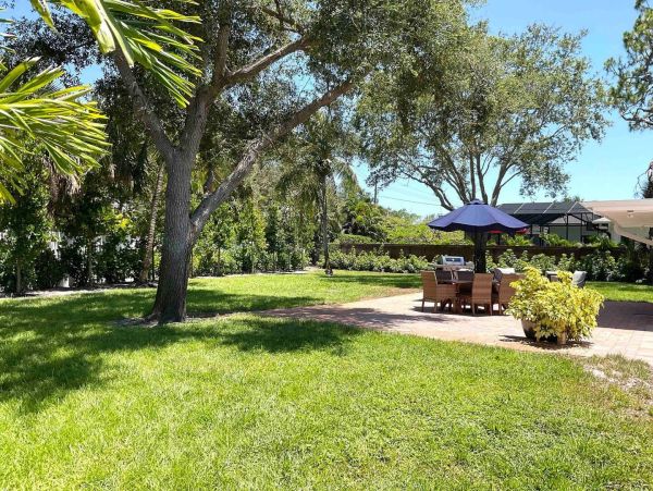 Luxurious Coasal Retreat in Naples - 3-Bedroom, Private Pool