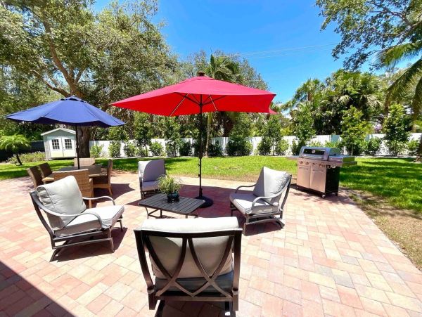 Luxurious Coasal Retreat in Naples - 3-Bedroom, Private Pool