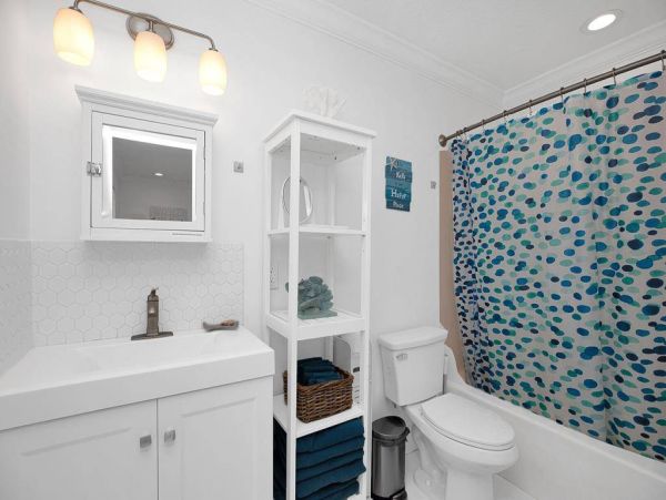 Adorable Waterfront Pool Home in Tavernier, FL - Your Perfect Florida Keys Getaway