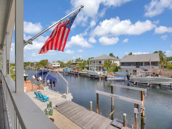 Adorable Waterfront Pool Home in Tavernier, FL - Your Perfect Florida Keys Getaway