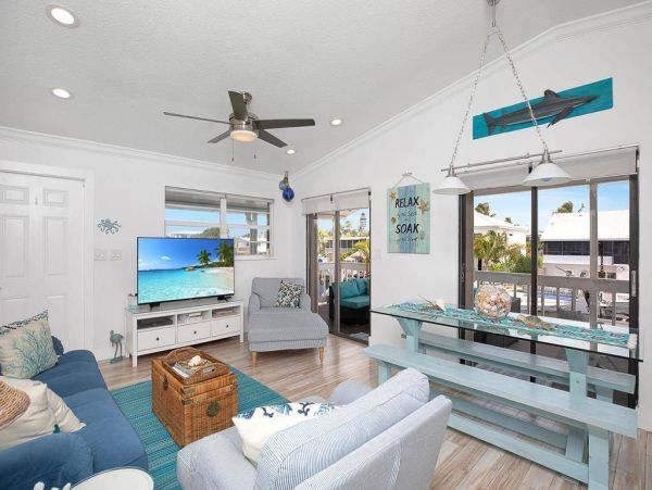 Adorable Waterfront Pool Home in Tavernier, FL - Your Perfect Florida Keys Getaway