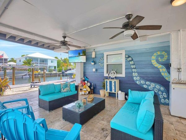 Adorable Waterfront Pool Home in Tavernier, FL - Your Perfect Florida Keys Getaway
