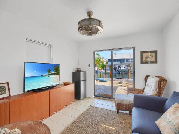 Adorable Waterfront Pool Home in Tavernier, FL - Your Perfect Florida Keys Getaway