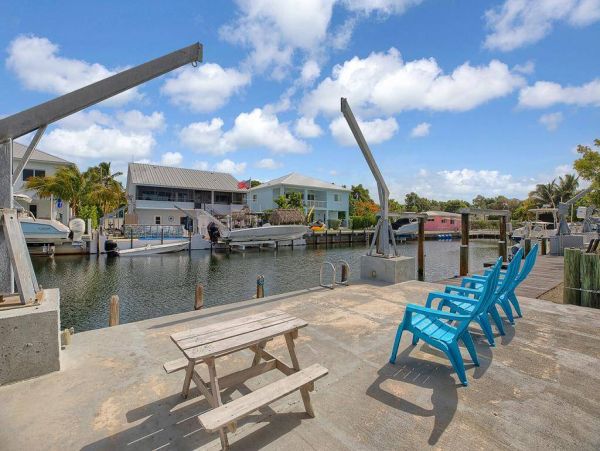 Adorable Waterfront Pool Home in Tavernier, FL - Your Perfect Florida Keys Getaway