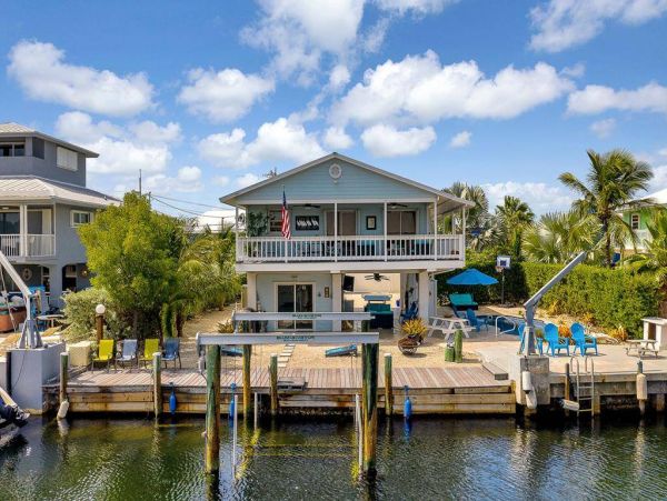 Adorable Waterfront Pool Home in Tavernier, FL - Your Perfect Florida Keys Getaway