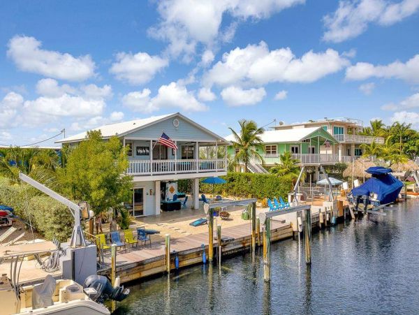 Adorable Waterfront Pool Home in Tavernier, FL - Your Perfect Florida Keys Getaway