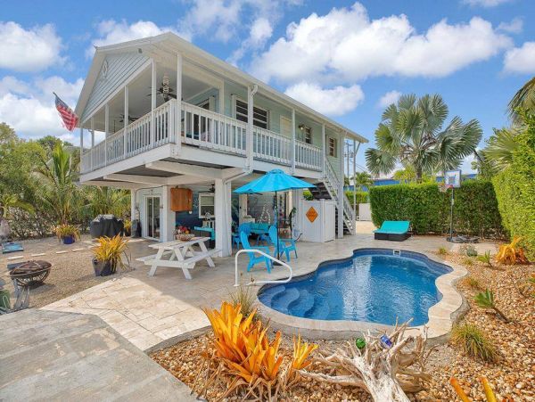 Adorable Waterfront Pool Home in Tavernier, FL - Your Perfect Florida Keys Getaway