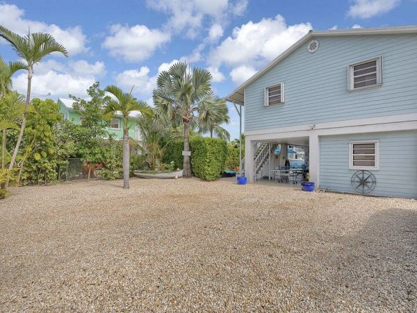 Adorable Waterfront Pool Home in Tavernier, FL - Your Perfect Florida Keys Getaway