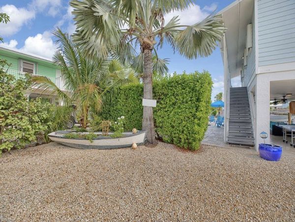 Adorable Waterfront Pool Home in Tavernier, FL - Your Perfect Florida Keys Getaway