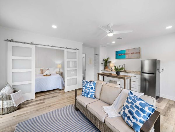Luxurious 3BD/2BA Home with Mother in Law Suite in Naples Park