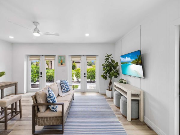 Luxurious 3BD/2BA Home with Mother in Law Suite in Naples Park