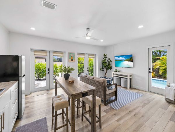 Luxurious 3BD/2BA Home with Mother in Law Suite in Naples Park