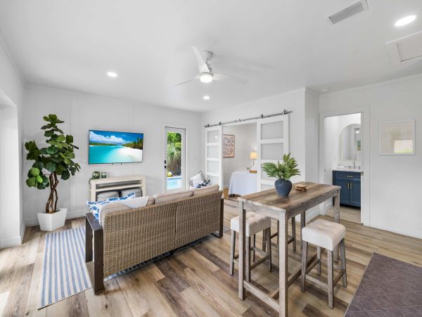 Luxurious 3BD/2BA Home with Mother in Law Suite in Naples Park