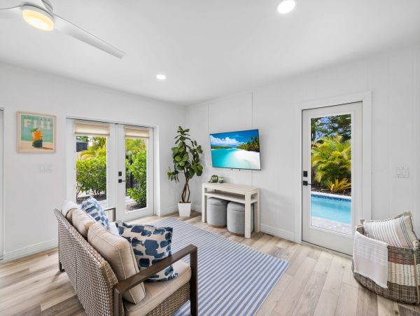 Luxurious 3BD/2BA Home with Mother in Law Suite in Naples Park