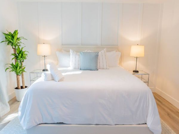 Luxurious 3BD/2BA Home with Mother in Law Suite in Naples Park