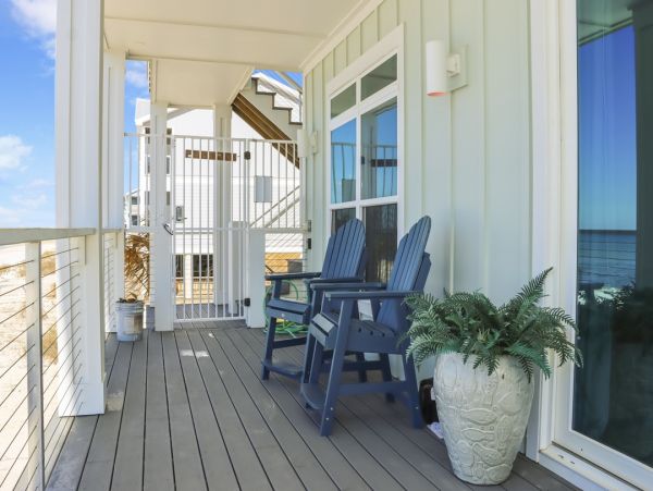 Beachfront Paradise in Mexico Beach - Coastal Retreat