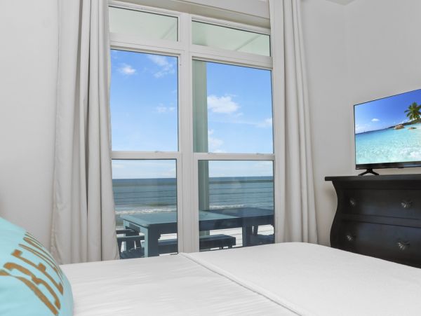 Beachfront Paradise in Mexico Beach - Coastal Retreat
