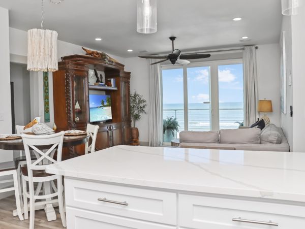 Beachfront Paradise in Mexico Beach - Coastal Retreat
