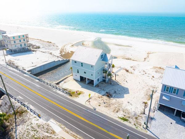 Beachfront Paradise in Mexico Beach - Coastal Retreat