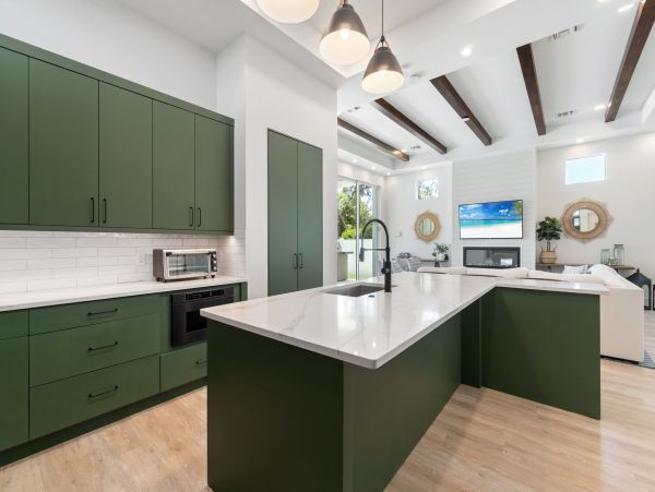 North Naples Luxury Vacation Pool Home Sleeps 12 Guests- Naples Park