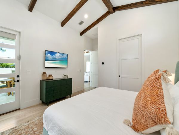 North Naples Luxury Vacation Pool Home Sleeps 12 Guests- Naples Park