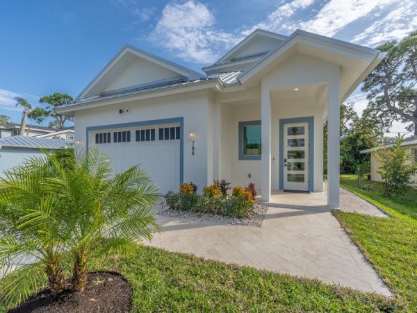 North Naples Luxury Vacation Pool Home Sleeps 12 Guests- Naples Park