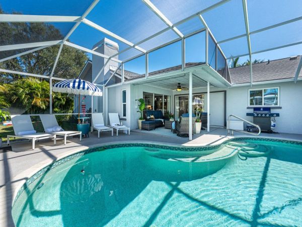 Stunning Property Near Anna Maria Island - Your Perfect Coastal Retreat