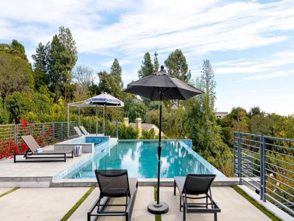 Luxury Hillside Retreat in Los Angeles - Perfect Getaway