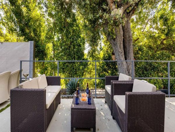 Luxury Hillside Retreat in Los Angeles - Perfect Getaway