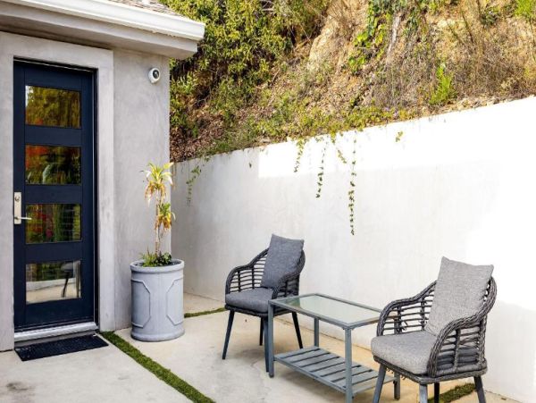 Luxury Hillside Retreat in Los Angeles - Perfect Getaway