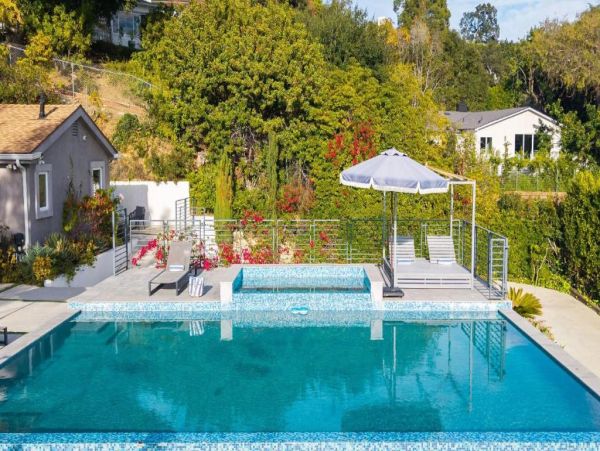 Luxury Hillside Retreat in Los Angeles - Perfect Getaway
