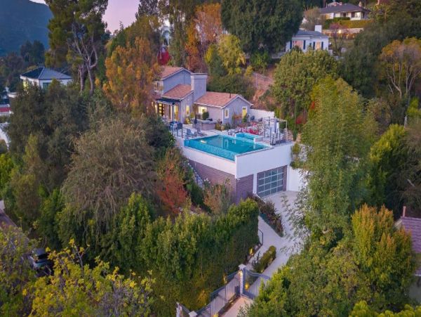 Luxury Hillside Retreat in Los Angeles - Perfect Getaway