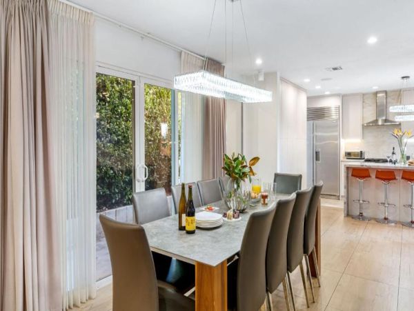 Luxury Hillside Retreat in Los Angeles - Perfect Getaway