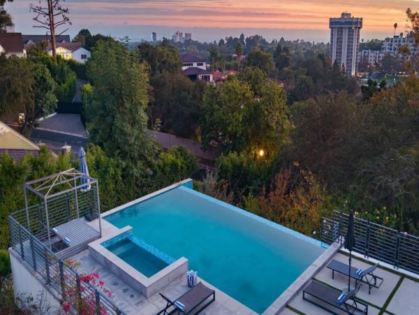 Luxury Hillside Retreat in Los Angeles - Perfect Getaway