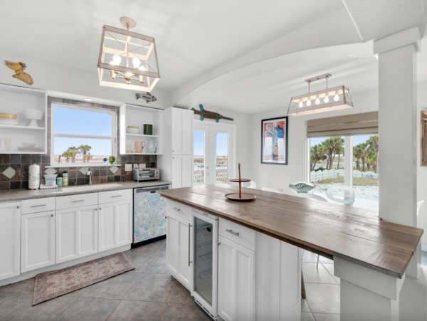 Steps to The Sand Amazing Beach Vacation Rental- Community Pool- NEW ARRIVAL