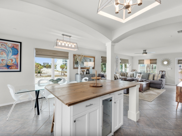 Steps to The Sand Amazing Beach Vacation Rental- Community Pool- NEW ARRIVAL