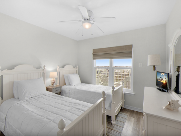 Steps to The Sand Amazing Beach Vacation Rental- Community Pool- NEW ARRIVAL