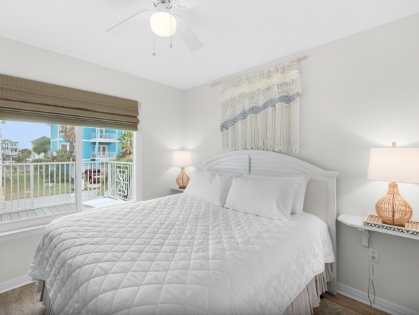 Steps to The Sand Amazing Beach Vacation Rental- Community Pool- NEW ARRIVAL