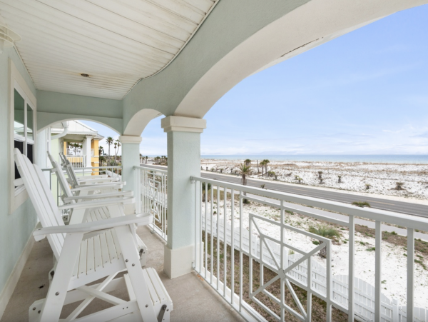 Steps to The Sand Amazing Beach Vacation Rental- Community Pool- NEW ARRIVAL