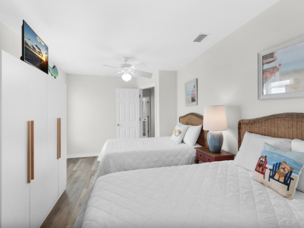 Steps to The Sand Amazing Beach Vacation Rental- Community Pool- NEW ARRIVAL