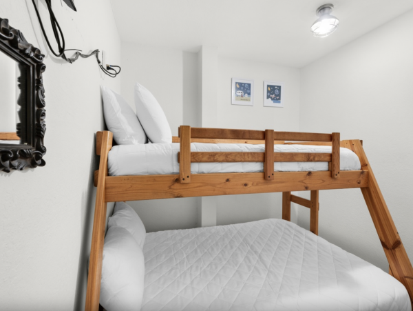 Steps to The Sand Amazing Beach Vacation Rental- Community Pool- NEW ARRIVAL
