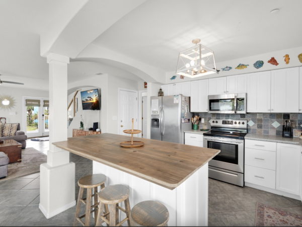 Steps to The Sand Amazing Beach Vacation Rental- Community Pool- NEW ARRIVAL